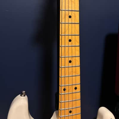 Fender JV Modified '60s Stratocaster 2022 - Present Olympic White w/ Hardshell case image 7