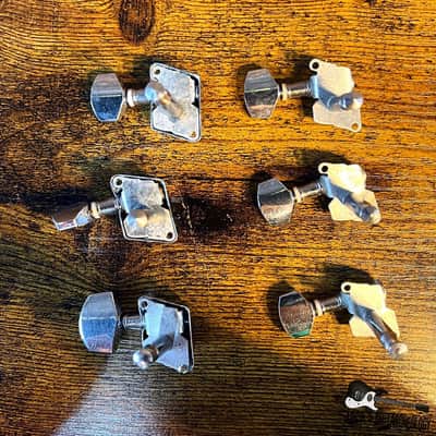 Economy 6-In-Line Covered Gear Tuners *MISSING 3 COVER*  (1980-2000s - Chrome) image 4