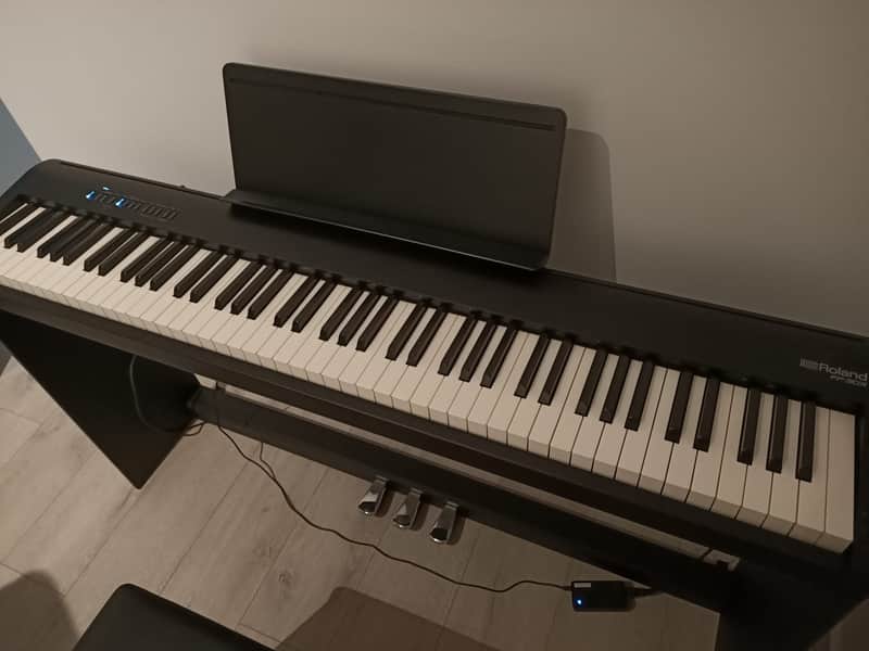 ROLAND FP- 30X 88 Key Digital Piano (great condition) image 1
