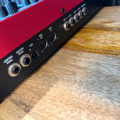 Nord Lead 4 49-Key 20-Voice Polyphonic Synthesizer 2013 - 2020 - Red image 8