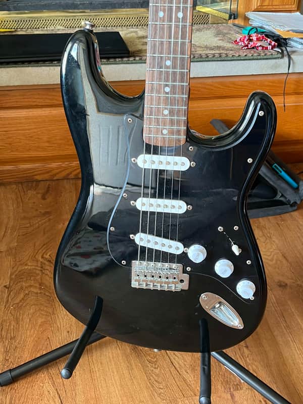 Squier Affinity Series Stratocaster with Rosewood fretboard 2021 - Present - Black image 1