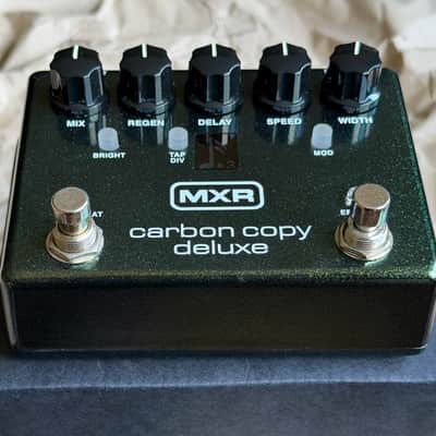 MXR M292 Carbon Copy Deluxe Analog Delay 2017 - Present - Green image 1