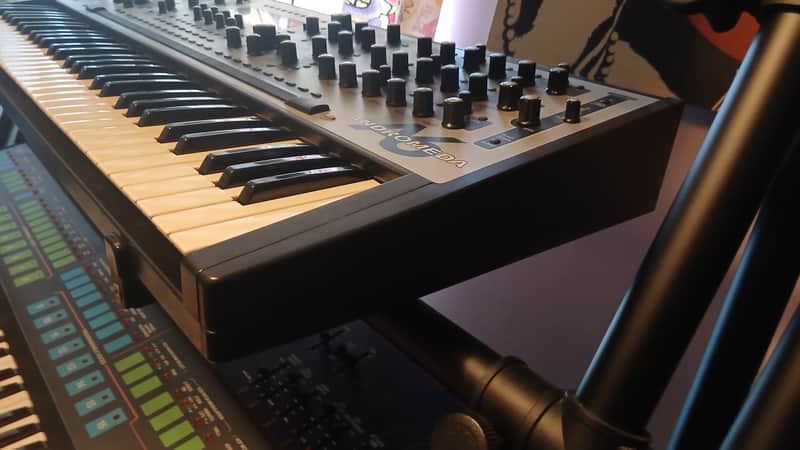 Immagine Alesis A6 Andromeda 61-Key Polyphonic Analog Synthesizer 2000s - Black/Silver - 1