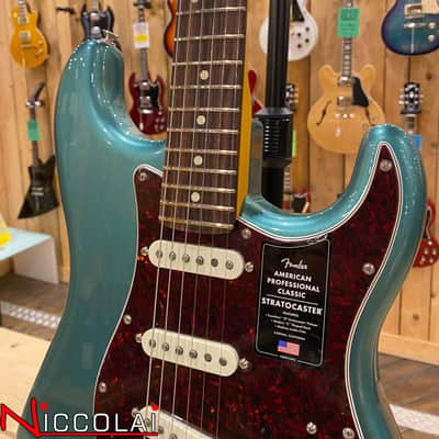 Fender American Professional Classic Stratocaster, Rosewood Fingerboard, Faded Sherwood Green Metallic image 8
