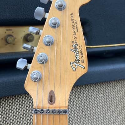 Fender Strat Plus Deluxe with Maple Fretboard 1993 - Vintage Blond image 5