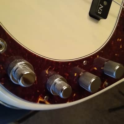 Fender P-Bass Deluxe 2016 Translucent White USA , WOW image 6