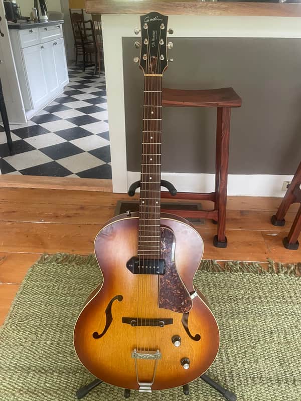 Godin 5th Avenue Kingpin 2010s - Cognac Burst image 1
