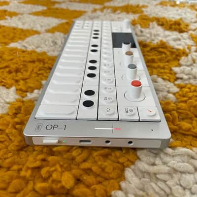 Teenage Engineering OP-1 Field Portable Synthesizer Workstation 2022 imagen 4