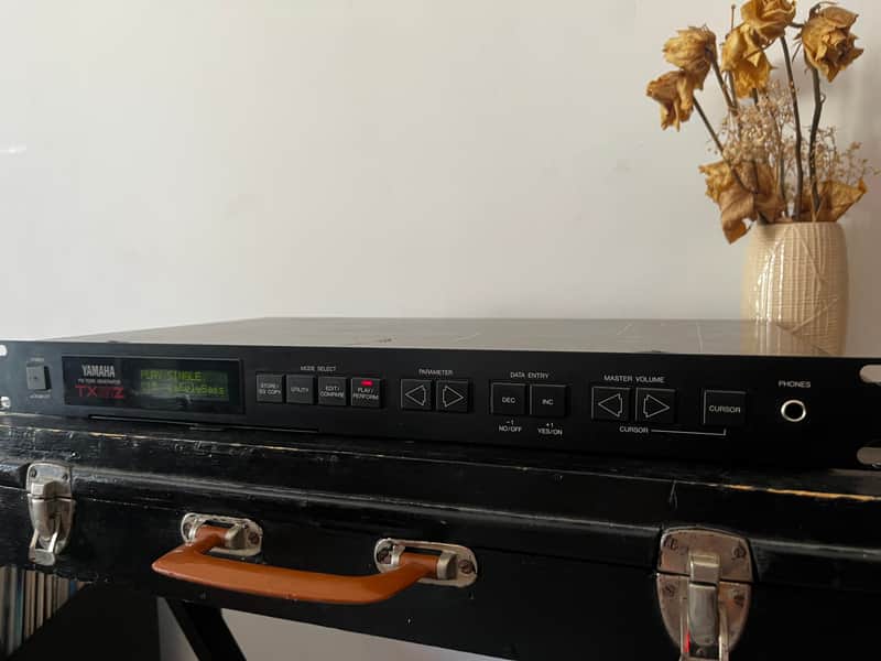Yamaha TX81Z Rackmount FM Tone Generator 1987 - 1988 - Black image 1