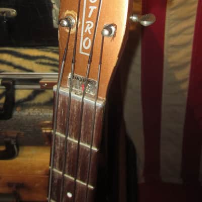 1961 Danelectro Model 3412 Shorthorn Bass 3/4 scale Gold image 3