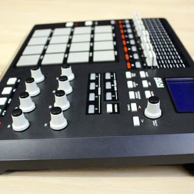 AKAI Professional MPD32 USB/Midi MPC Drum Pad Controller Unit - With USB Cable & Disc Bild 19