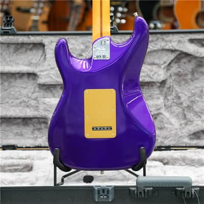 FENDER American Ultra Stratocaster Plum Metallic image 2