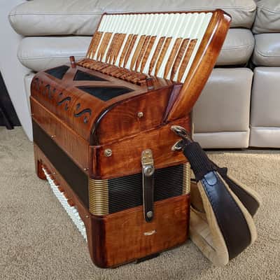 Victoria Poeta Double Chamber Accordion image 6
