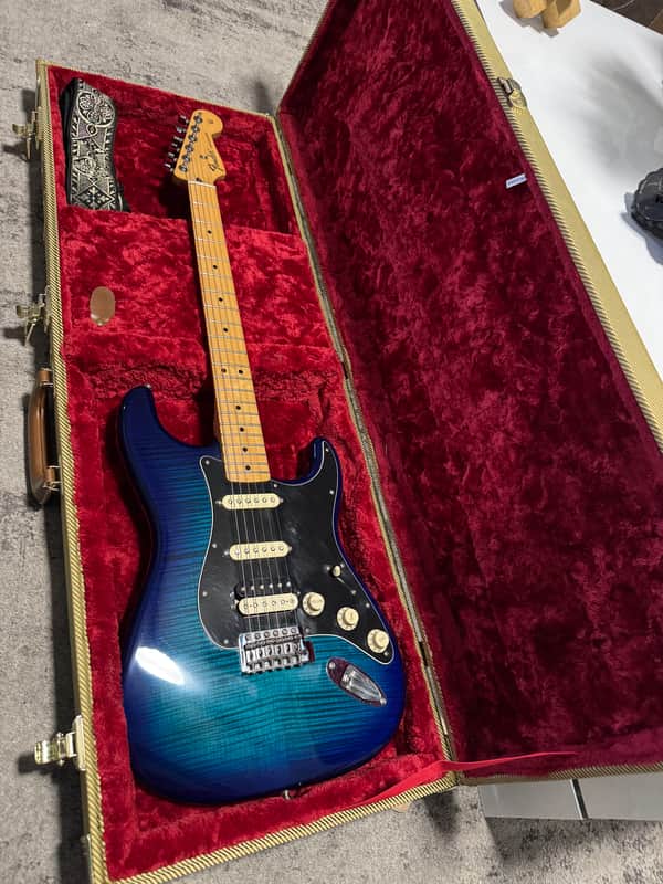 Fender Player Stratocaster HSS Plus Top with Maple Fretboard 2019 - 2021 - Blue Burst