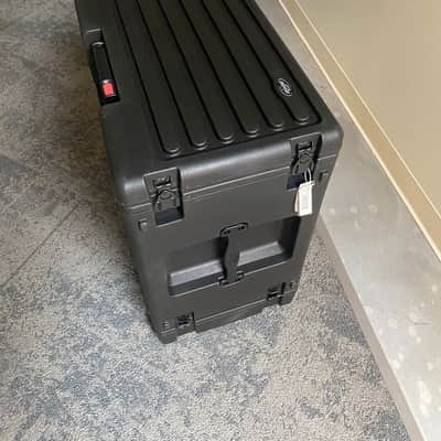 SKB 1SKB-R6U 6U-Space Molded Rack Case 2010s - Black image 2