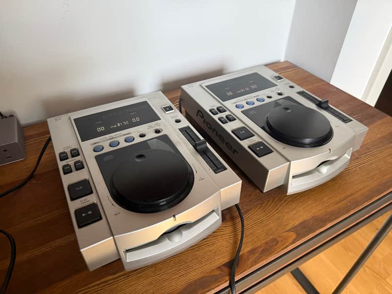 Pioneer CDJ-100S Professional Table-Top CD Player with Effects image 1