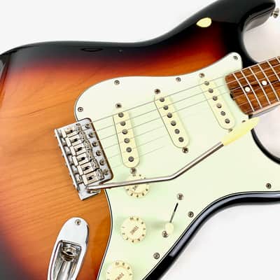 Fender Stratocaster 60′s Vintera 2019 Sunburst image 9