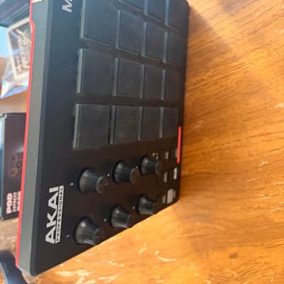 Akai MPD218 2015 - Present - Black image 2