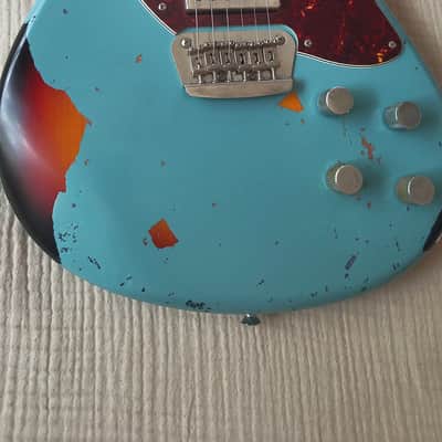 Squier Paranormal Toronado 2021 - Present - 3-Color Sunburst image 9