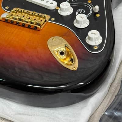 Fender Stevie Ray Vaughan USA Stratocaster Loaded Body 3-Color Sunburst SRV image 5