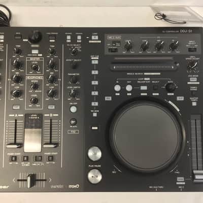 Pioneer DDJ-S1 DJ Controller image 3