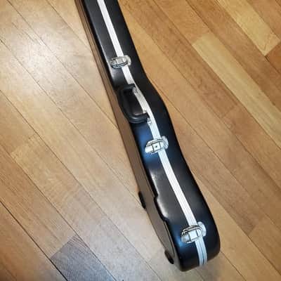 Fender Molded guitar case 2000's image 3
