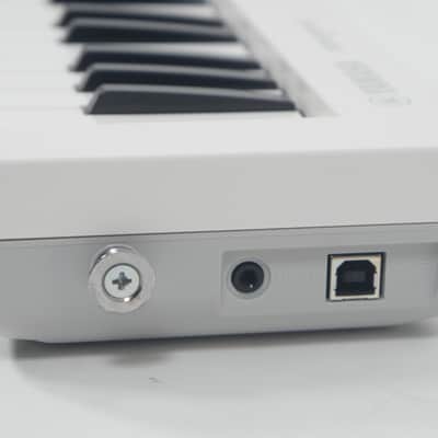 YAMAHA SHS-300 White USB Shoulder Keyboard Keytar Built-in Speaker MINT image 9