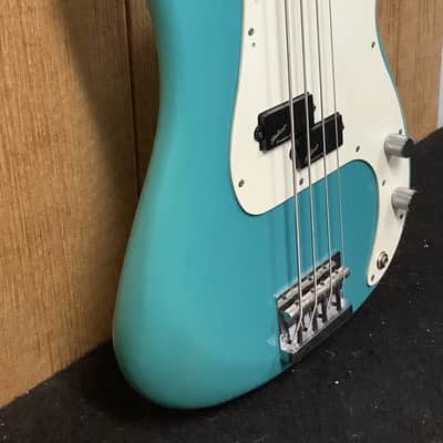 Squier Precision Bass image 3