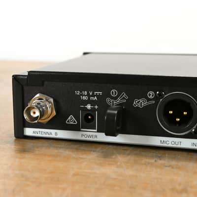 Shure SLX24/SM58 Handheld Microphone System - H19 Band NO POWER SUPPLY CG012NU image 5