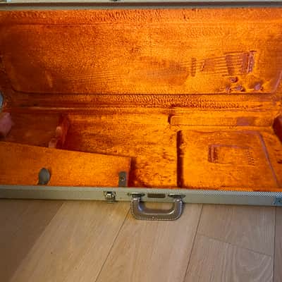 Fender G&G Deluxe Strat/Tele Hardshell Case, Tweed with Orange Plush Interior image 4