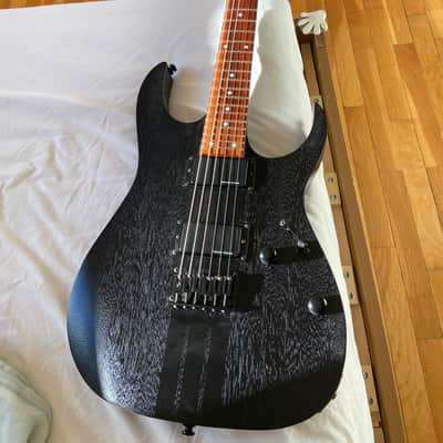 Ibanez RGRT421 - WK 2020 - Neck thru - Seymour Duncan Blackouts image 16