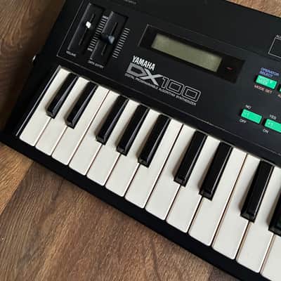 Yamaha DX100 Programmable Algorithm Synthesizer 1985 - Black