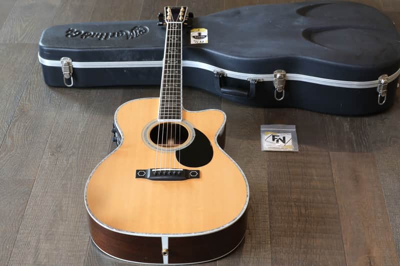 2009 Martin OMC Aura Cutaway Natural Acoustic/ Electric Guitar + OHSC image 1
