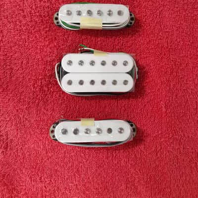 Ibanez AZ ESSENTIAL Pickups HSS In White image 2