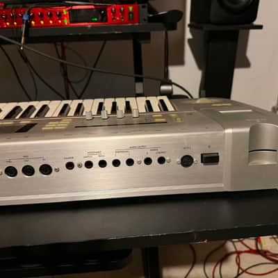 Korg Triton LE 61-Key 62-Voice Polyphonic Workstation 2000 - 2002 - Silver image 5