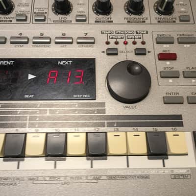 Roland MC-303 Groovebox 1990 - 1998 - Silver image 5