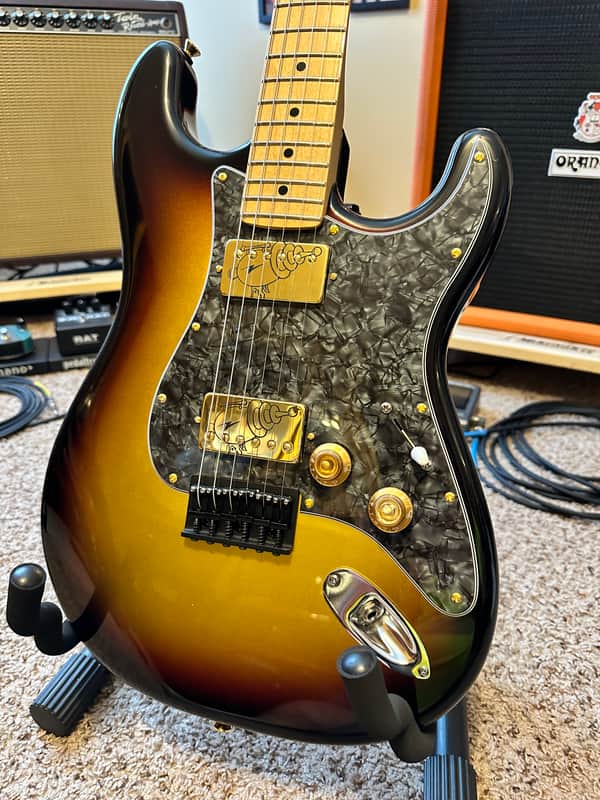 Warmoth Stratacaster 2023 - Gold ,Red Metallic Black Burst image 1