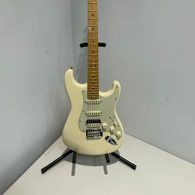 Fender GC USA Pro Stratocaster® HSS, Maple Fingerboard 2015 - Olympic White image 11