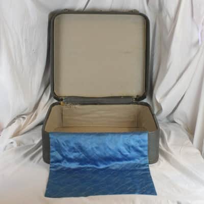 Gunmetal Gray Italian Accordion Hard Case 18.75" x 16.75" x 9" (47.50cm x 42.50cm x 22.75cm) image 2