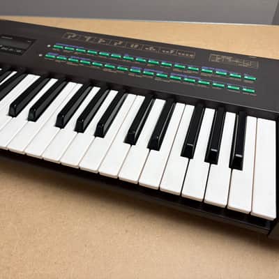 Yamaha DX21 Programmable Algorithm Synthesizer 1985 - Black. With Hard Case imagen 3