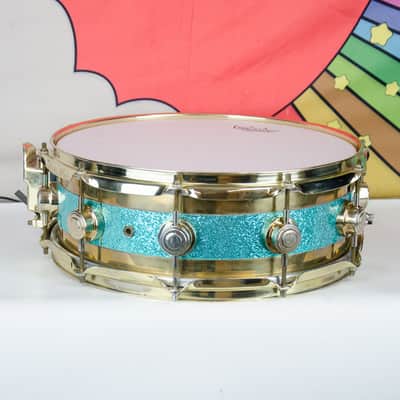 Used 90s DW Edge 5 x 14" Turquoise sparkle Snare, Brass/maple image 5
