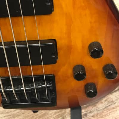 Dean 5 String Fretless Bass image 4