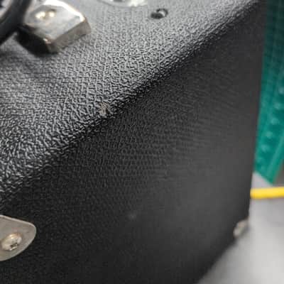 Fender Rumble 15 V3 15-Watt 1x8" Bass Combo 2015 - Present - Black image 3