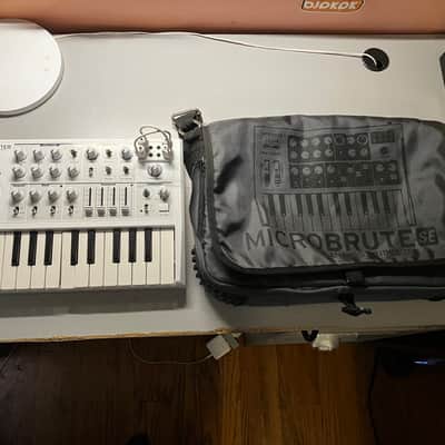 Arturia Microbrute SE 25-Key Synthesizer 2015 - White image 2