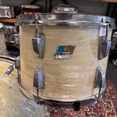 Ludwig No. 980 Super Classic Outfit 9x13 / 16x16 / 14x22" Drum Set (3-Ply) with Pointed Blue/Olive Badges 1969 - 1976 - White Marine Pearl image 3