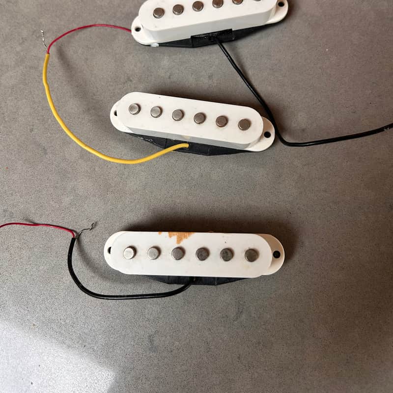 Squier Single coil pick ups White