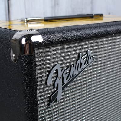 Fender® Rumble 40 Bass Electric Guitar Amplifier 40 Watt 1 x 10 Solid State Amp image 11
