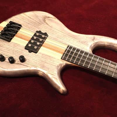 Kiesel Icon 4-String Bass Guitar w/ Soft Case LIKE-NEW image 4