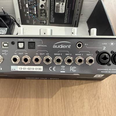 Audient ID22 in great condition image 2