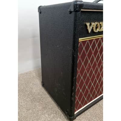 Vox AC15VR and Vox Footswitch - Good image 6
